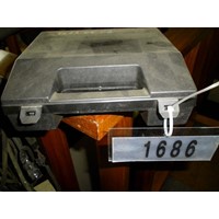 Ultrasonic thickness measuring unit in handbox